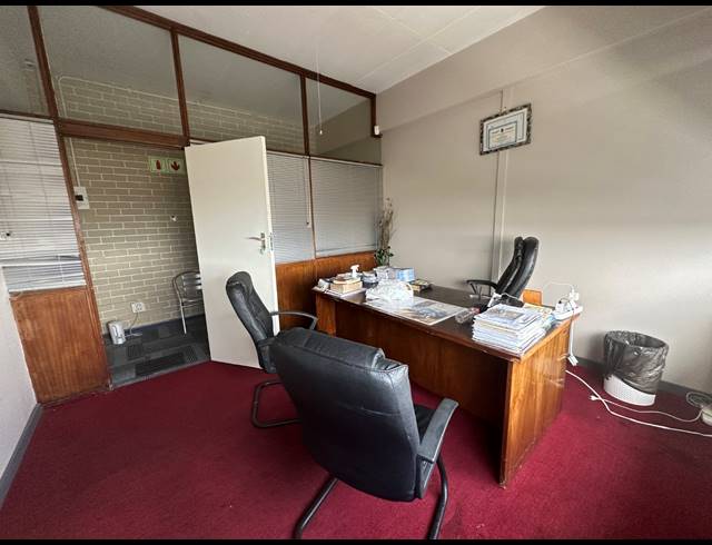 499M² OFFICE TO LET IN PAARDEN EILAND